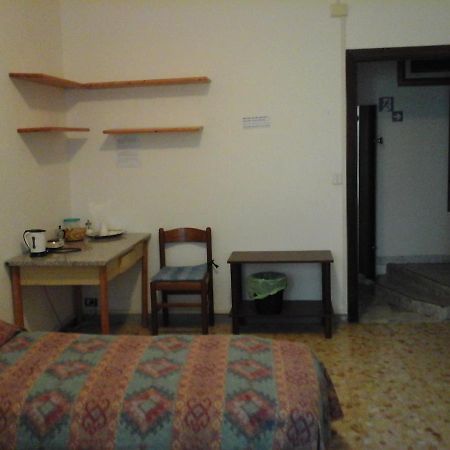 B&B Near Metro' Central Line - Only Wc In The Rooms 15 Minutes To Termini Station 20 To Spagna Square - In The Night Bus Rome Bagian luar foto