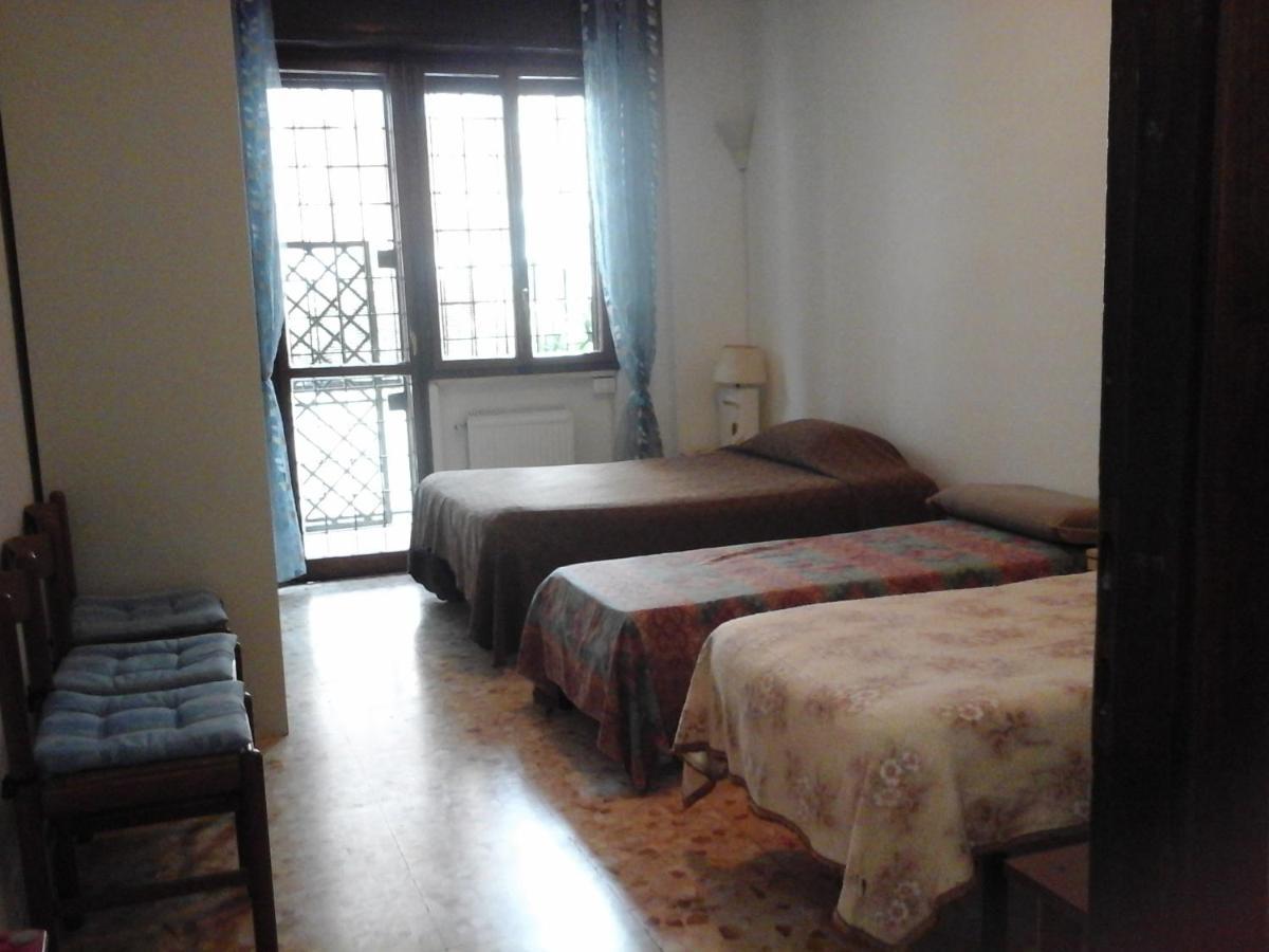 B&B Near Metro' Central Line - Only Wc In The Rooms 15 Minutes To Termini Station 20 To Spagna Square - In The Night Bus Rome Bagian luar foto