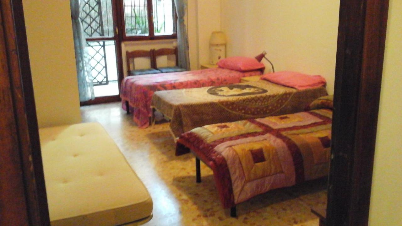 B&B Near Metro' Central Line - Only Wc In The Rooms 15 Minutes To Termini Station 20 To Spagna Square - In The Night Bus Rome Bagian luar foto